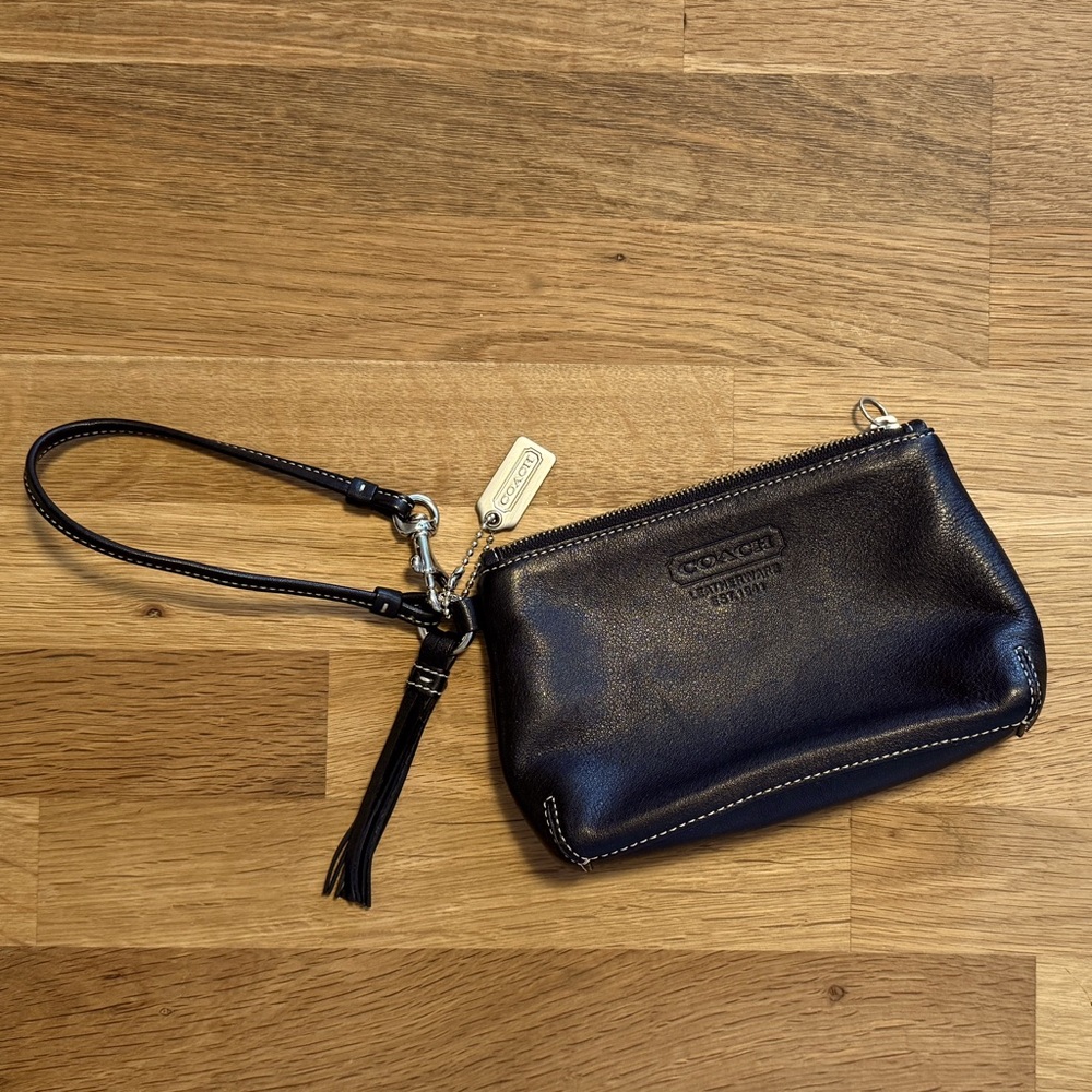 Coach: Black Leather Wristlet